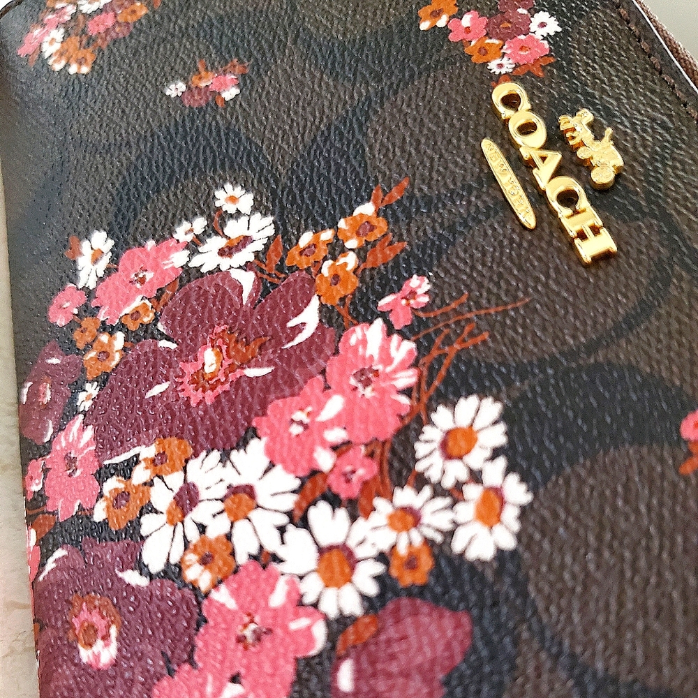 NWT ~COACH Signature Daisy Floral Accordion